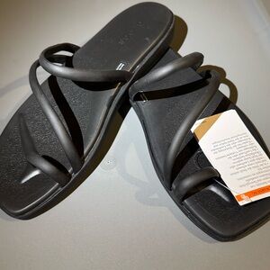 New CROCS Black Strappy Sandals